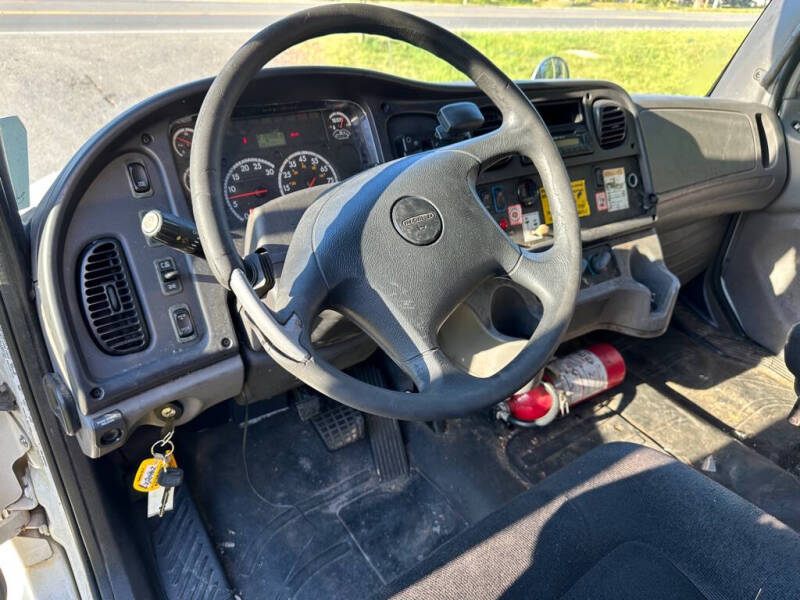 2015 Freightliner M2 106