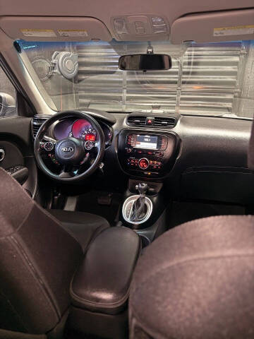 2017 Kia Soul +