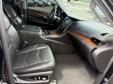 2017 Cadillac Escalade Luxury