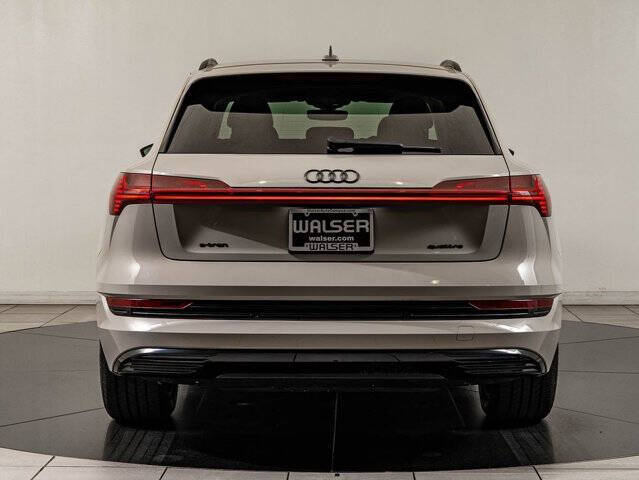 2021 Audi e-tron quattro Premium