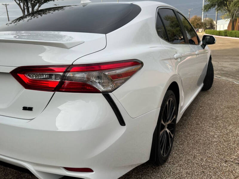 2020 Toyota Camry SE