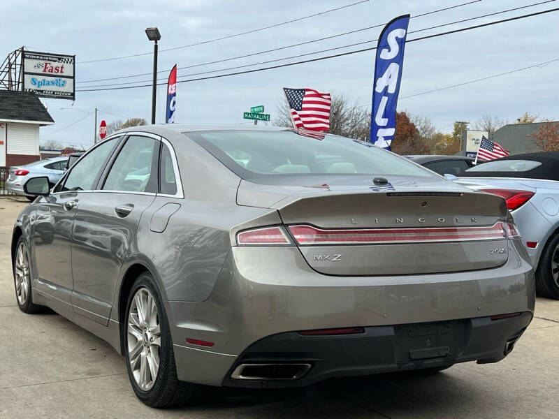 2016 Lincoln MKZ Base photo 4