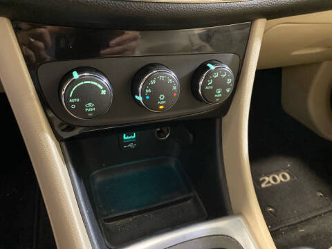 2013 Chrysler 200 Limited
