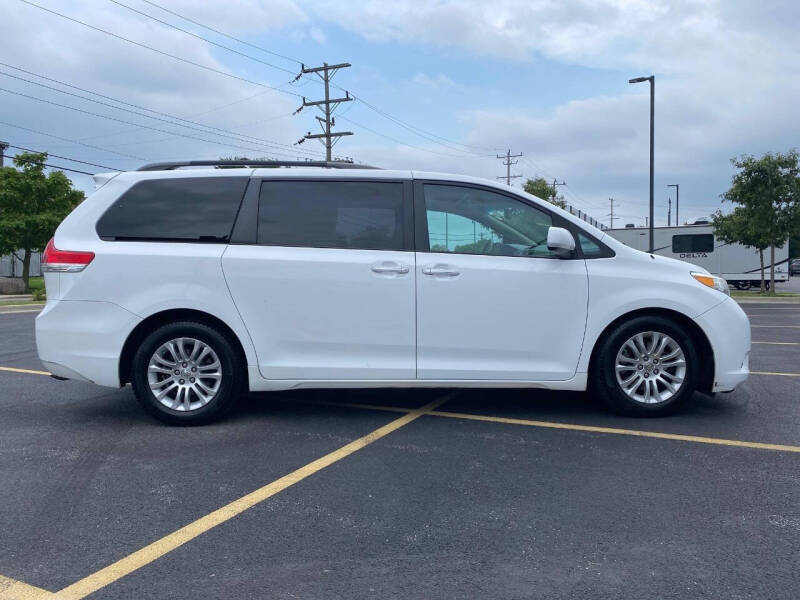 2013 Toyota Sienna XLE 8-Passenger