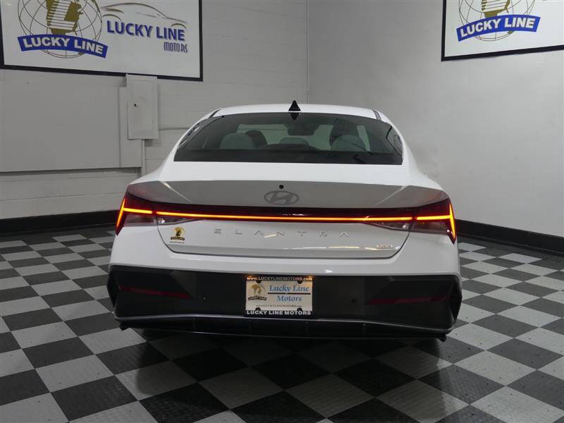 2024 Hyundai Elantra Hybrid Limited