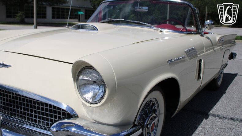 1957 Ford Thunderbird