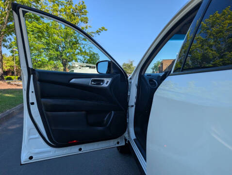 2017 Nissan Pathfinder SL