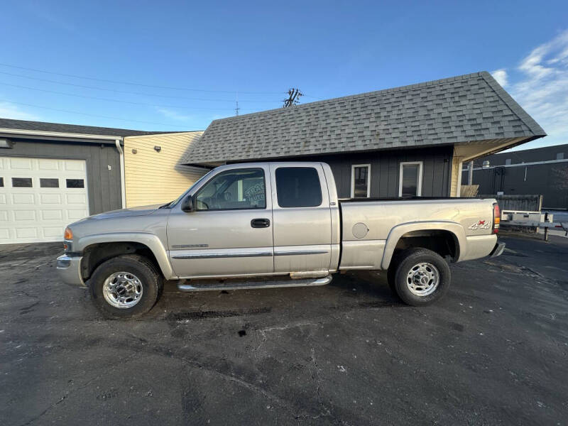 2005 GMC Sierra 2500HD for sale at Trackside Auto Sales LLC in Loves Park IL