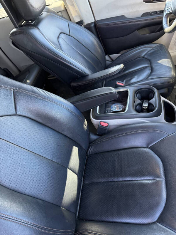 2017 Chrysler Pacifica Touring-L Plus