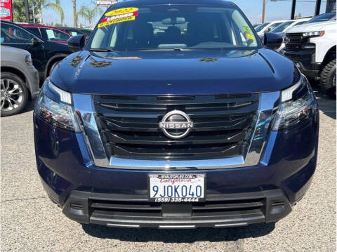 2022 Nissan Pathfinder SV