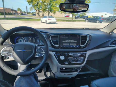 2024 Chrysler Pacifica Touring L