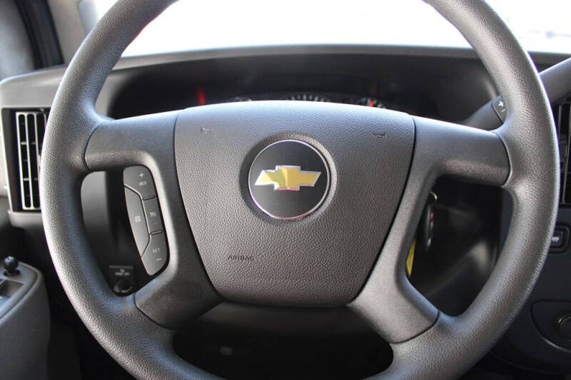 2025 Chevrolet Express 3500