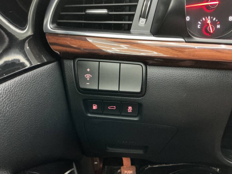 2018 Kia Cadenza Premium