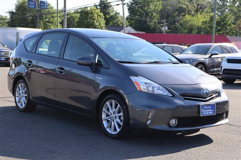 2014 Toyota Prius v Five