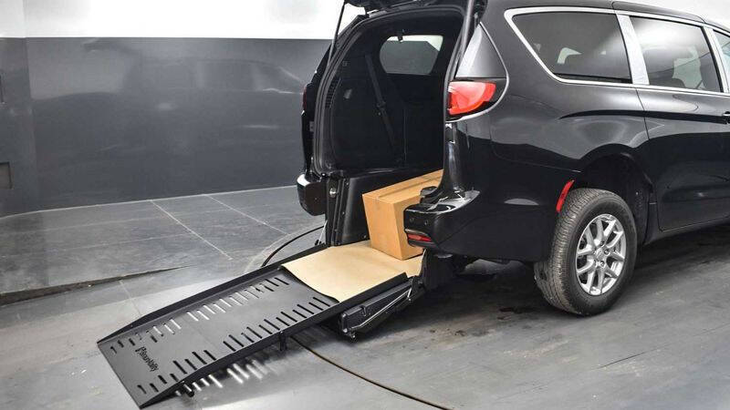 2025 Chrysler Voyager LX's photo