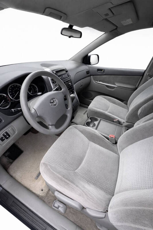 2006 Toyota Sienna CE 8 Passenger