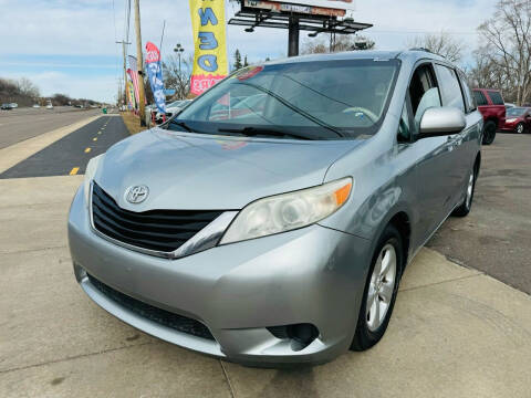 2014 Toyota Sienna for sale at GoldenGate Auto Sales LLC in Crystal MN