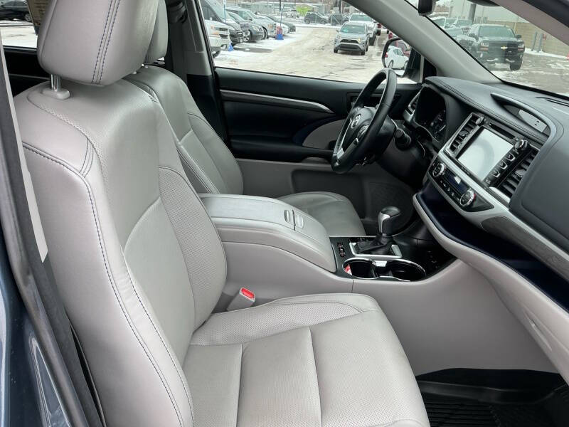 2017 Toyota Highlander Limited Platinum