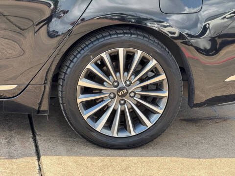 2017 Kia Cadenza Premium