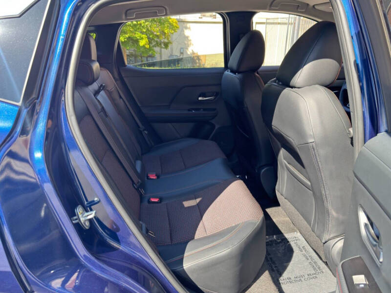 2025 Nissan Kicks SR