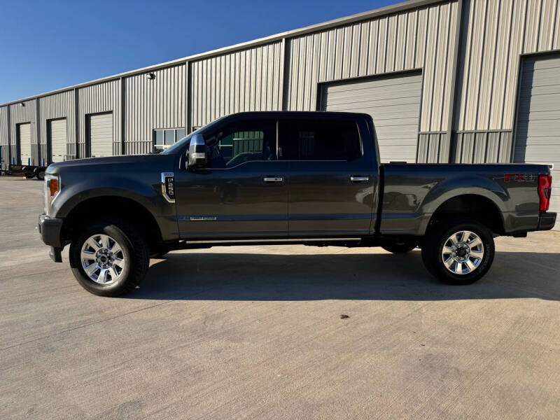 2019 Ford F-250 Super Duty Platinum photo 2