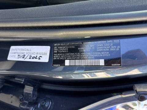 2025 Volvo XC60 B5 Plus Dark Theme