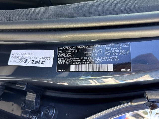 2025 Volvo XC60 B5 Plus Dark Theme