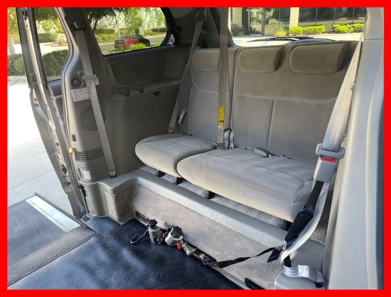 2005 Toyota Sienna CE 8 Passenger
