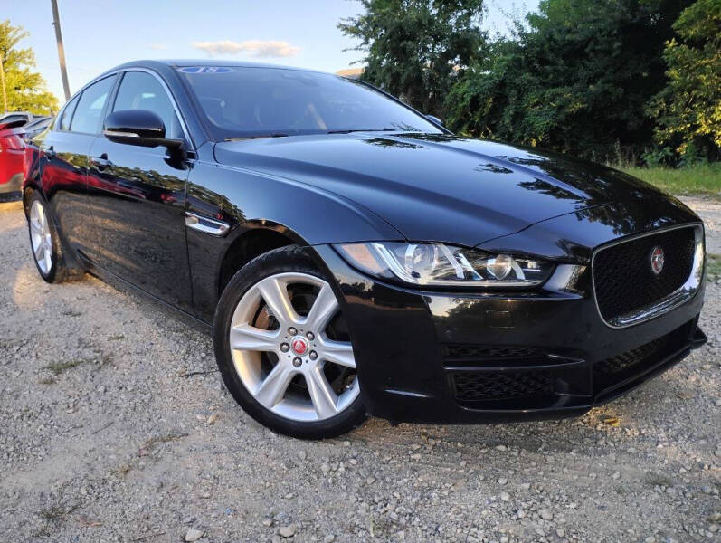 2018 Jaguar XE Premium's photo