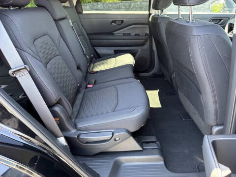2025 Nissan Pathfinder S