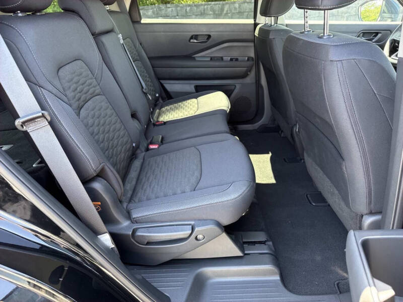 2025 Nissan Pathfinder S