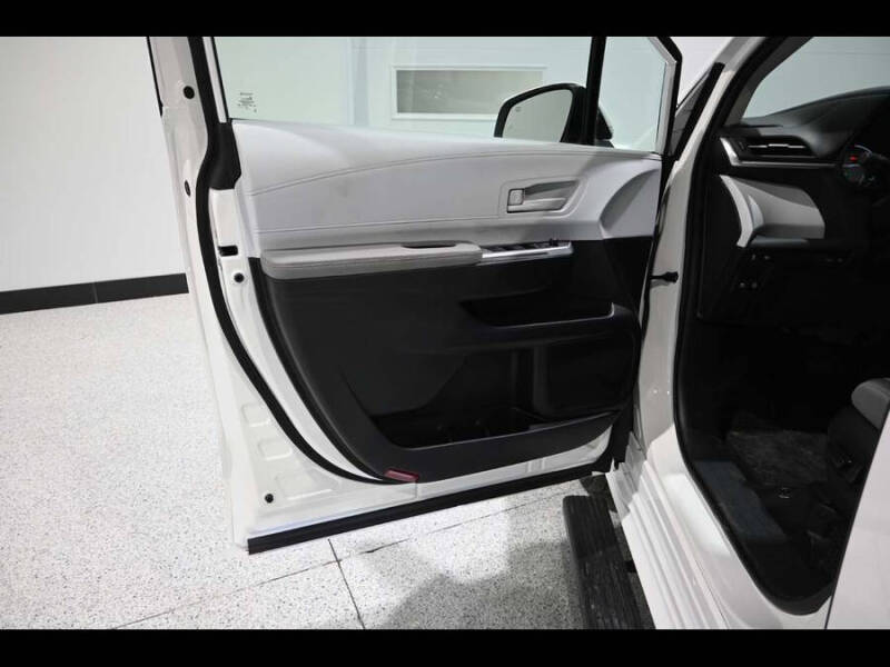 2025 Toyota Sienna LE 8-Passenger