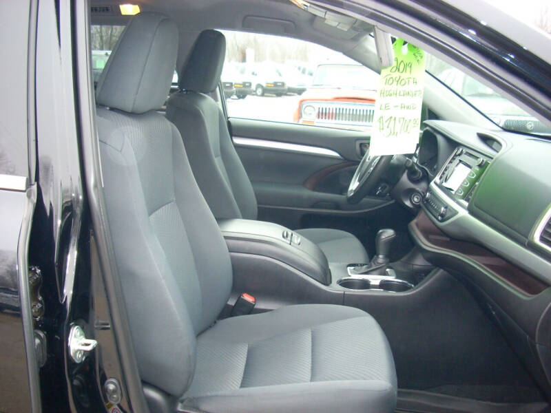 2019 Toyota Highlander LE