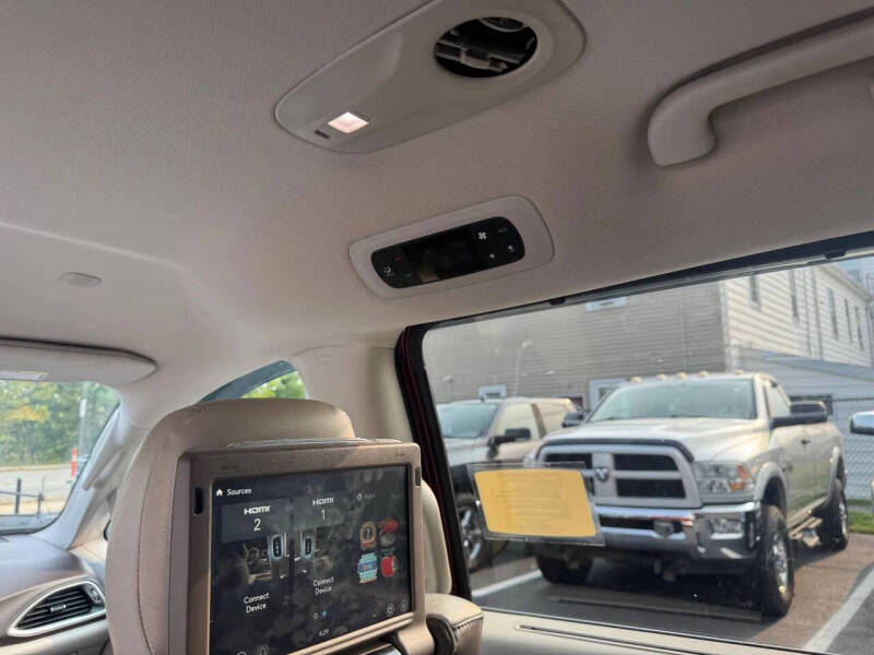 2017 Chrysler Pacifica Touring-L Plus