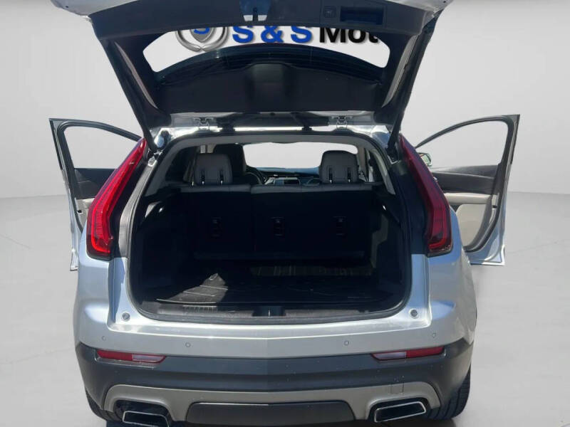 2020 Cadillac XT4 Premium Luxury