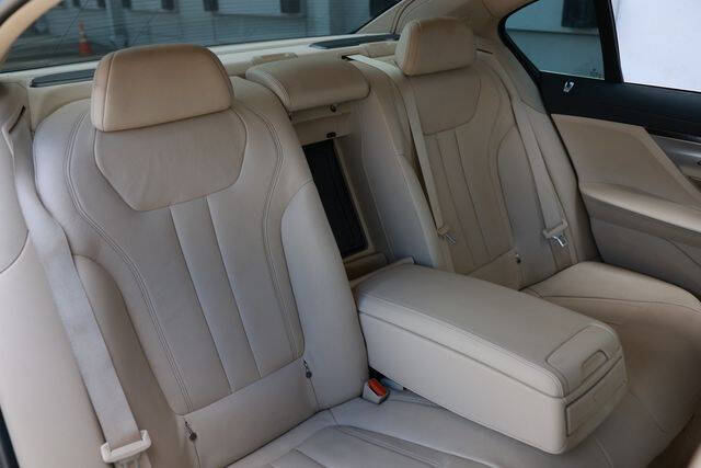 2018 BMW 7 Series 740i