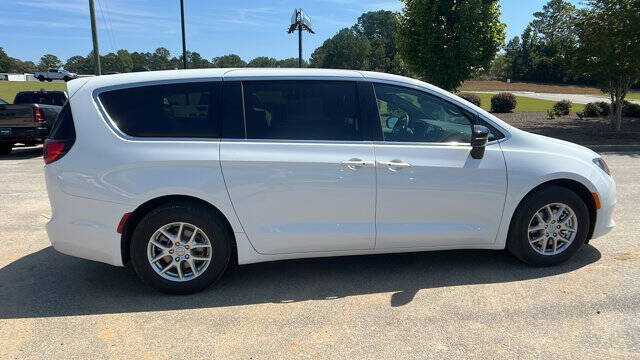 2026 Chrysler Voyager LX