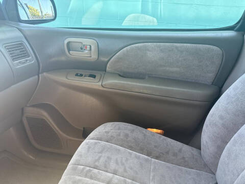 2002 Toyota Sienna LE