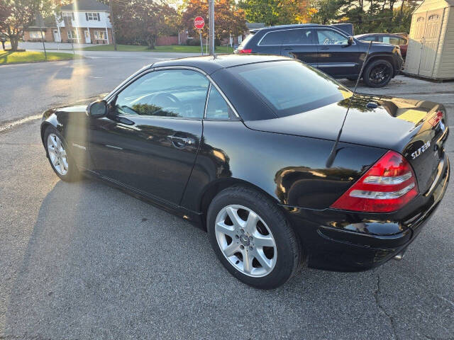 2001 Mercedes-Benz SLK for sale at QUEENSGATE AUTO SALES in York, PA