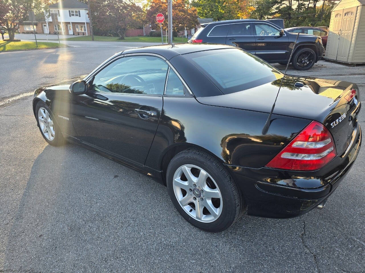 2001 Mercedes-Benz SLK for sale at QUEENSGATE AUTO SALES in York, PA