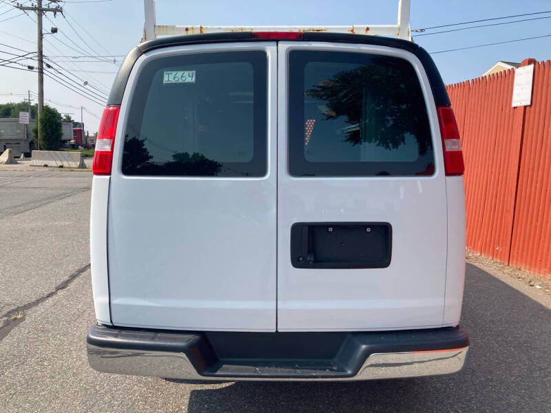 2019 GMC Savana Cargo Work Van photo 5