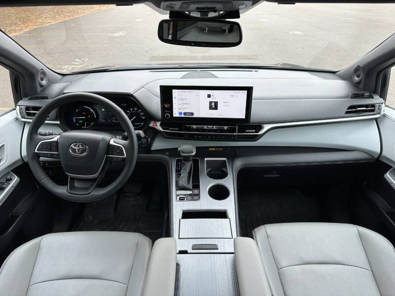 2025 Toyota Sienna XLE 7-Passenger