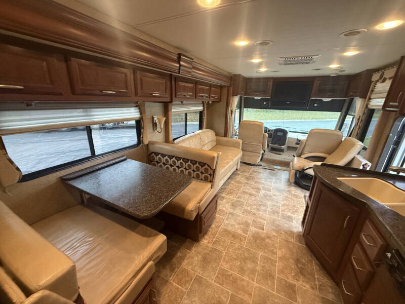 2014 Thor Motor Coach challanger