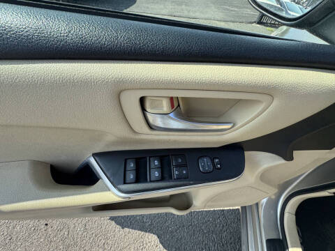 2017 Toyota Camry LE