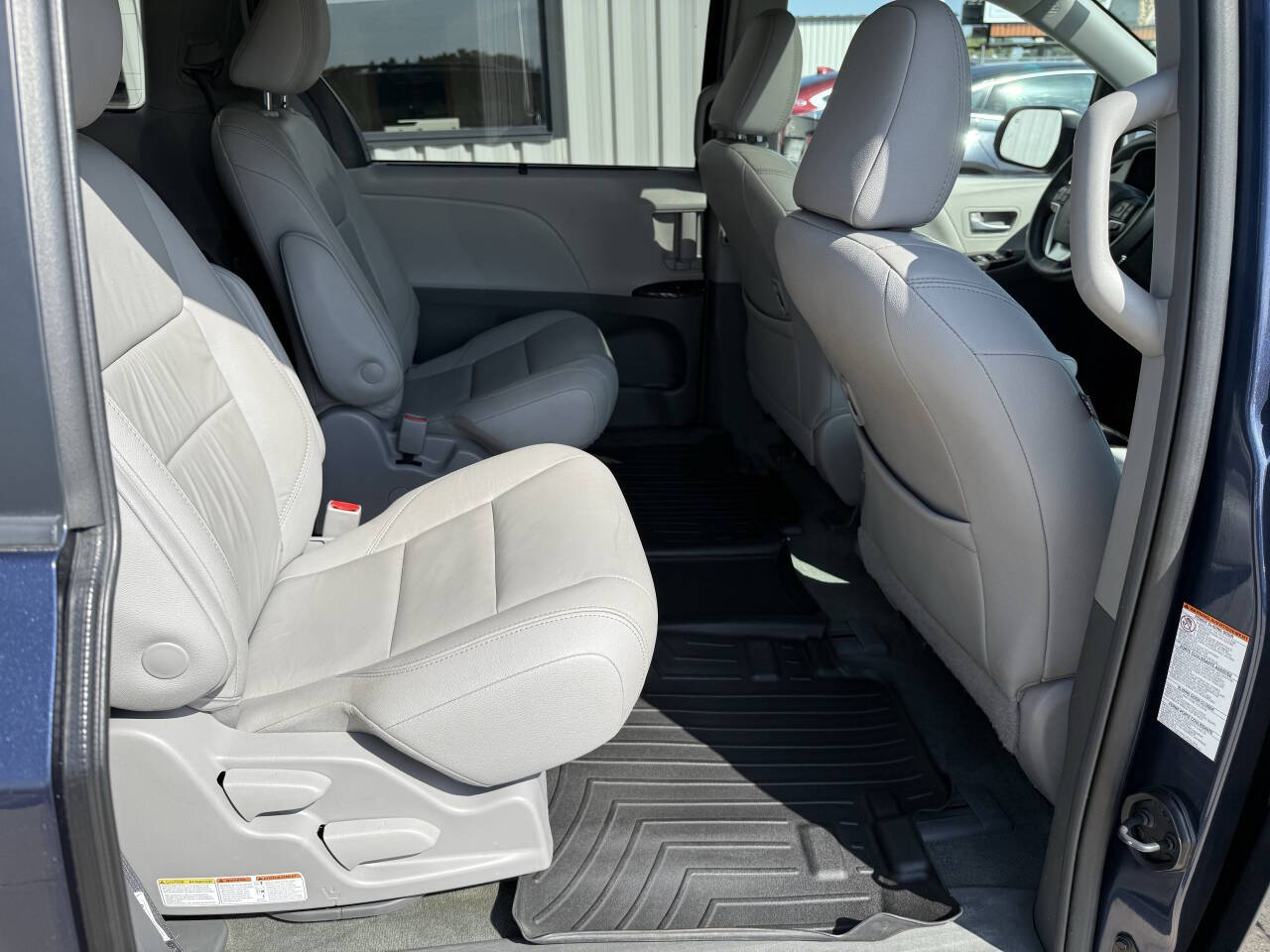 2018 Toyota Sienna XLE Premium photo 12