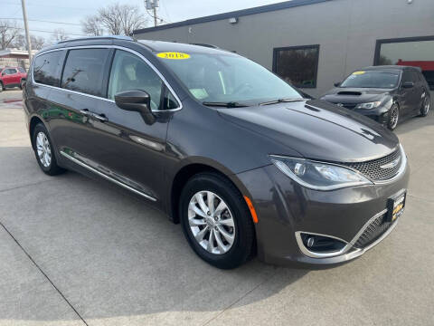 2018 Chrysler Pacifica for sale at Tigerland Motors in Sedalia MO