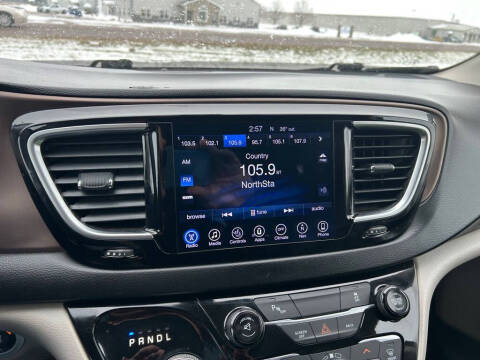 2017 Chrysler Pacifica Touring-L Plus