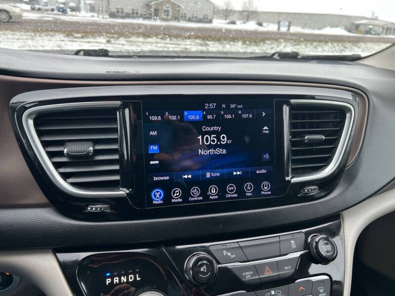 2017 Chrysler Pacifica Touring-L Plus