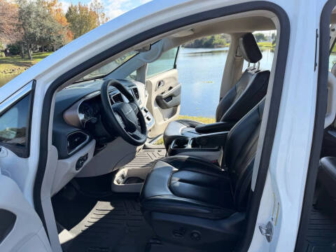 2020 Chrysler Voyager LXi