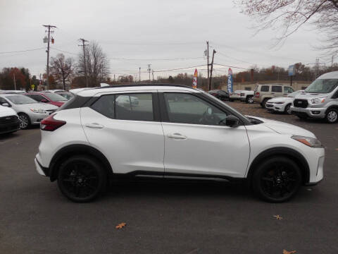 2021 Nissan Kicks SR